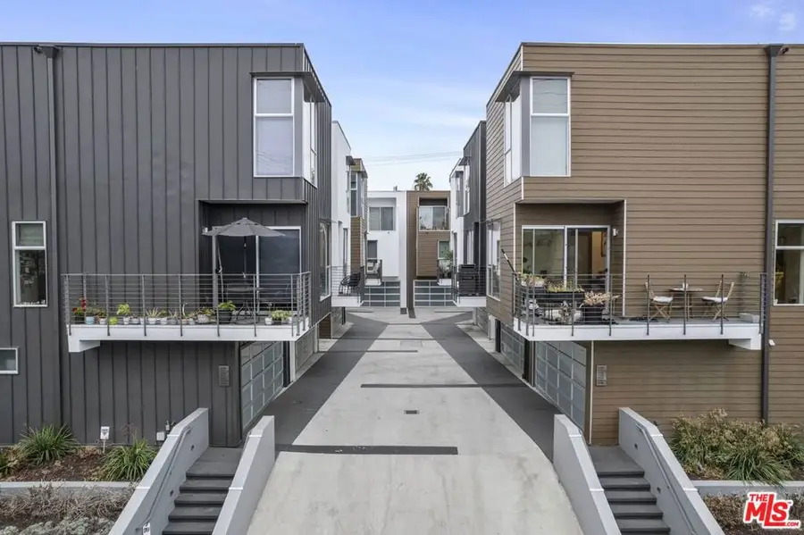 7193 W Formosa Fusion Court, Los Angeles, CA 90046 - Image #2