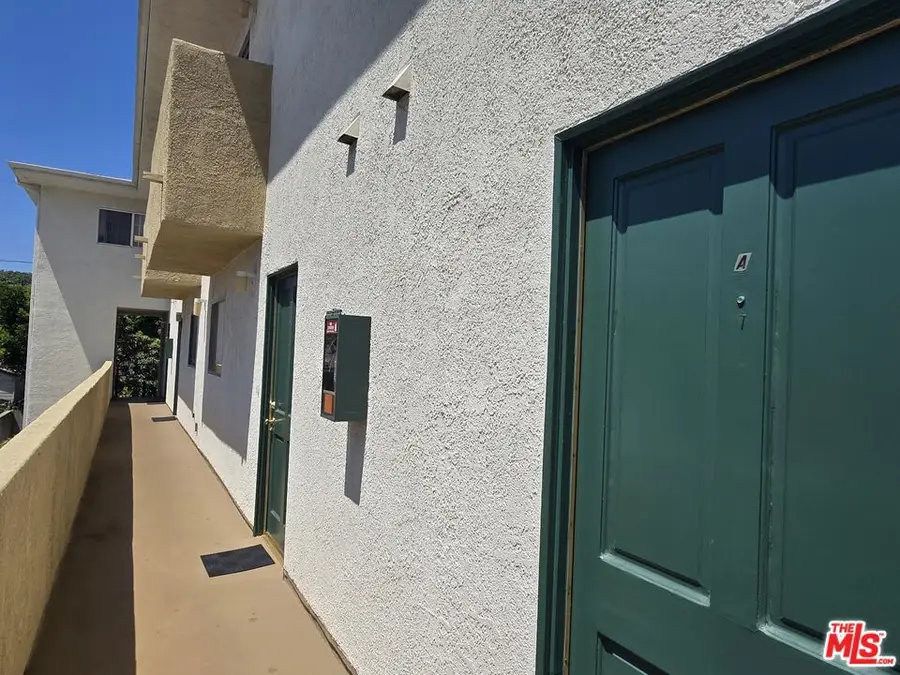 10809 Palms Boulevard, Los Angeles, CA 90034 - Image #2