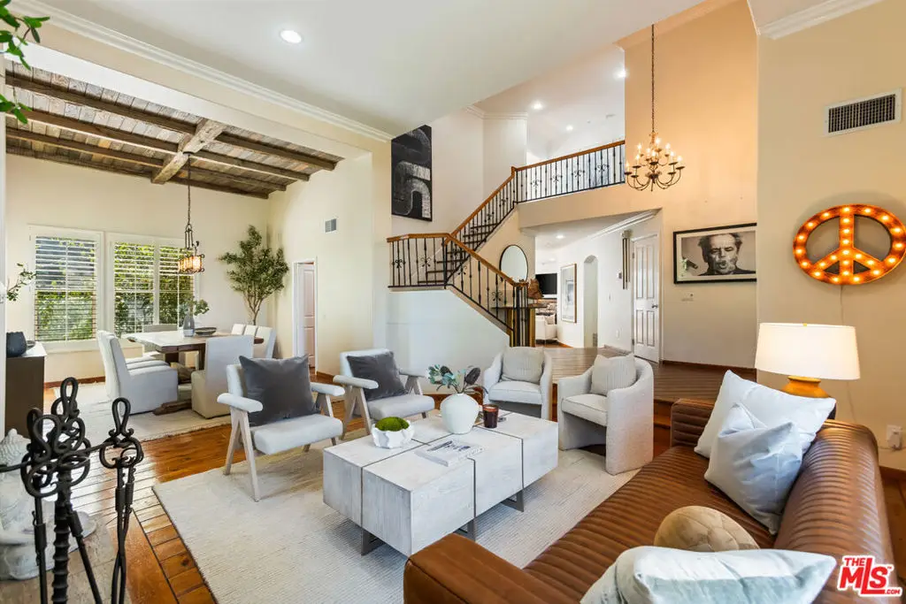 5985 Vista De La Luz, Woodland Hills, CA 91367 - Image #1