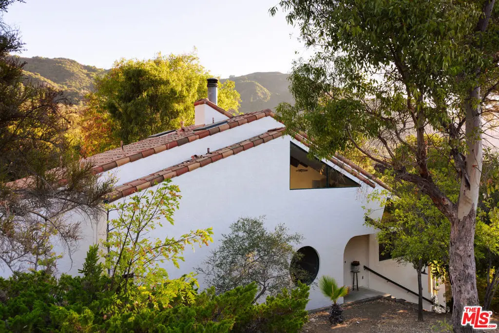 25620 Nebo Dr, Calabasas, CA 91302 - Image #1