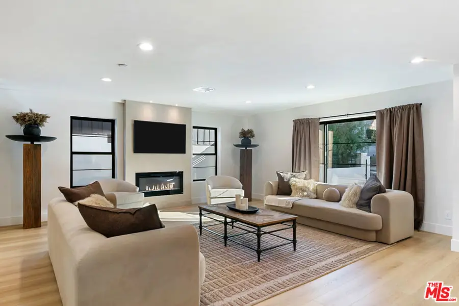 22269 Avenue San Luis, Woodland Hills, CA 91364 - Image #2