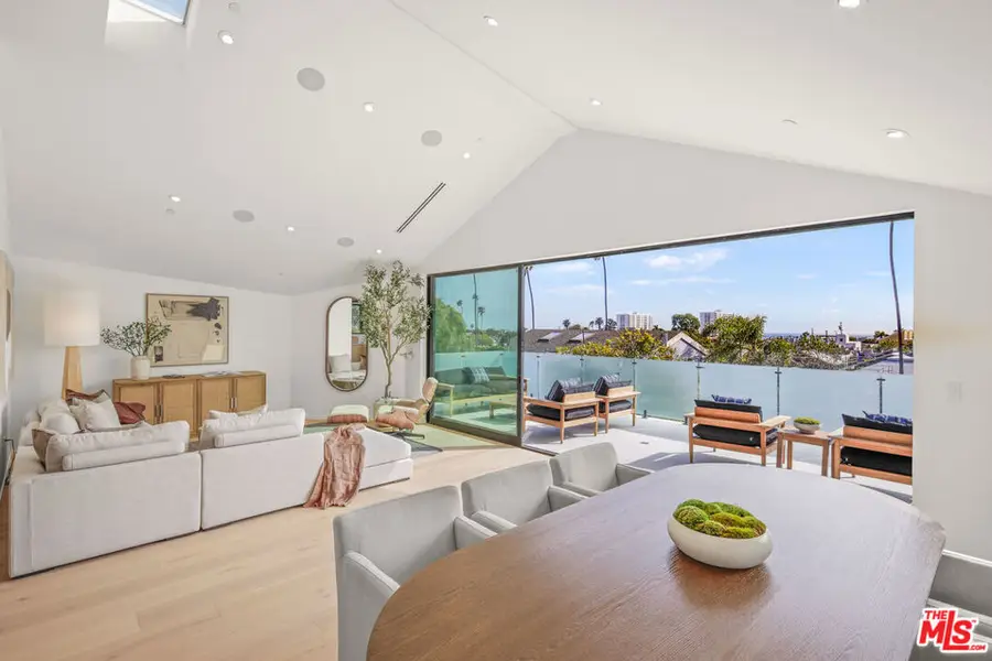 2530 Beverley Avenue, Santa Monica, CA 90405 - Image #2