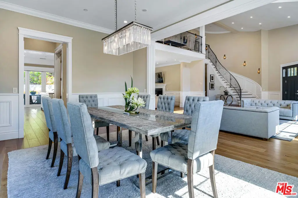 19633 Wells Drive, Tarzana, CA 91356 - #1