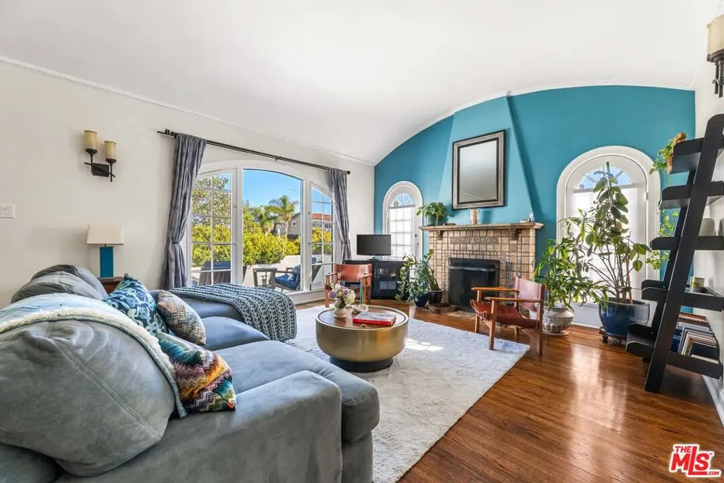 1569 S Orange Grove Avenue, Los Angeles, CA 90019 - Image #1