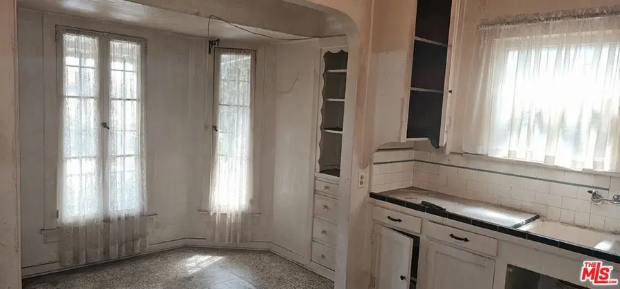 1047 S Victoria Avenue, Los Angeles, CA 90019 - Image #2