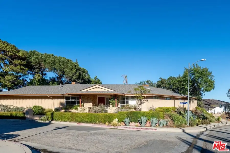 2200 Jeffersonia Way, Los Angeles, CA 90049 - Image #2