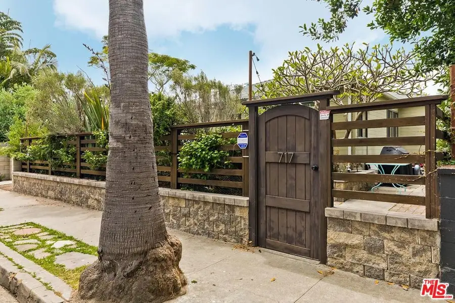 717 Coeur D Alene Avenue, Venice, CA 90291 - #2