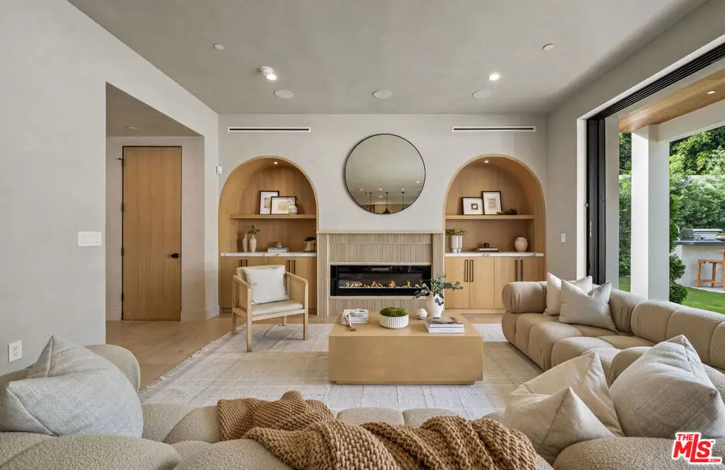 11317 Valley Spring Lane, Studio City, CA 91604 - Image #1