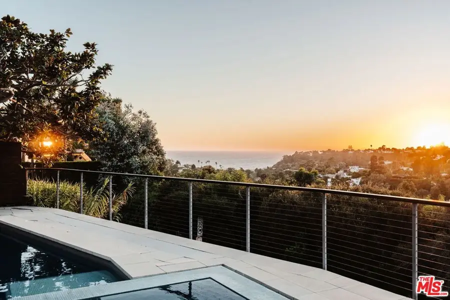 721 Adelaide Place, Santa Monica, CA 90402 - Image #2