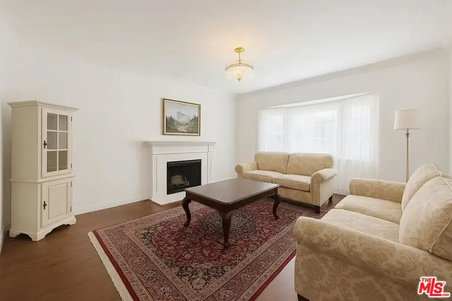 21620 Burbank Boulevard #9, Woodland Hills, CA 91367 - Image #2