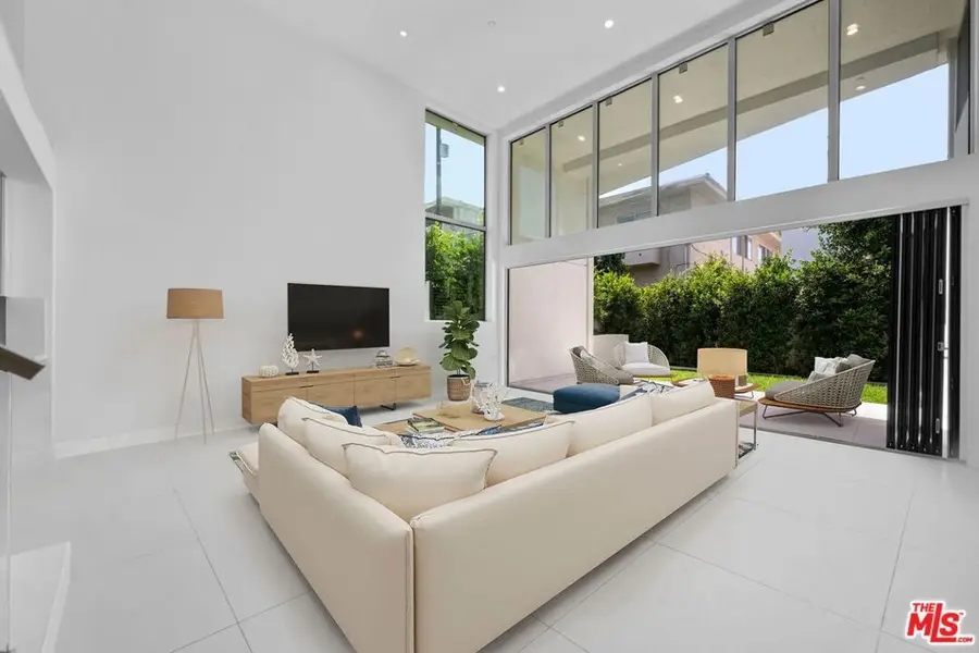 621 N Kings Road #2, West Hollywood, CA 90048 - Image #3