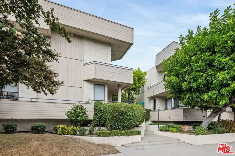 4519 Coldwater Canyon Avenue #10, Studio City, CA 91604 - Image #2