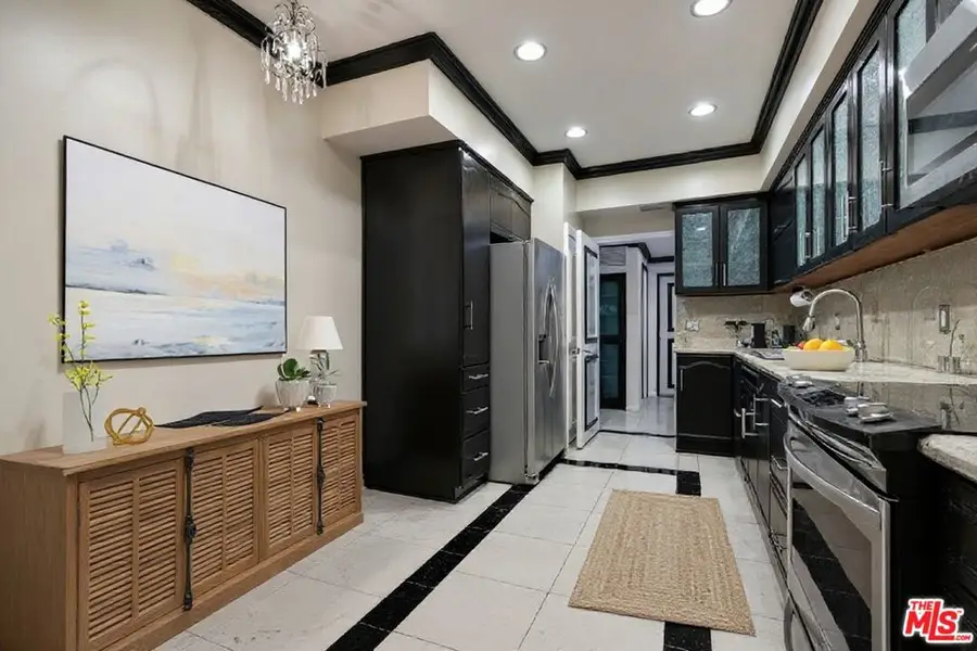 1124 N Kings Road #102, West Hollywood, CA 90069 - #2