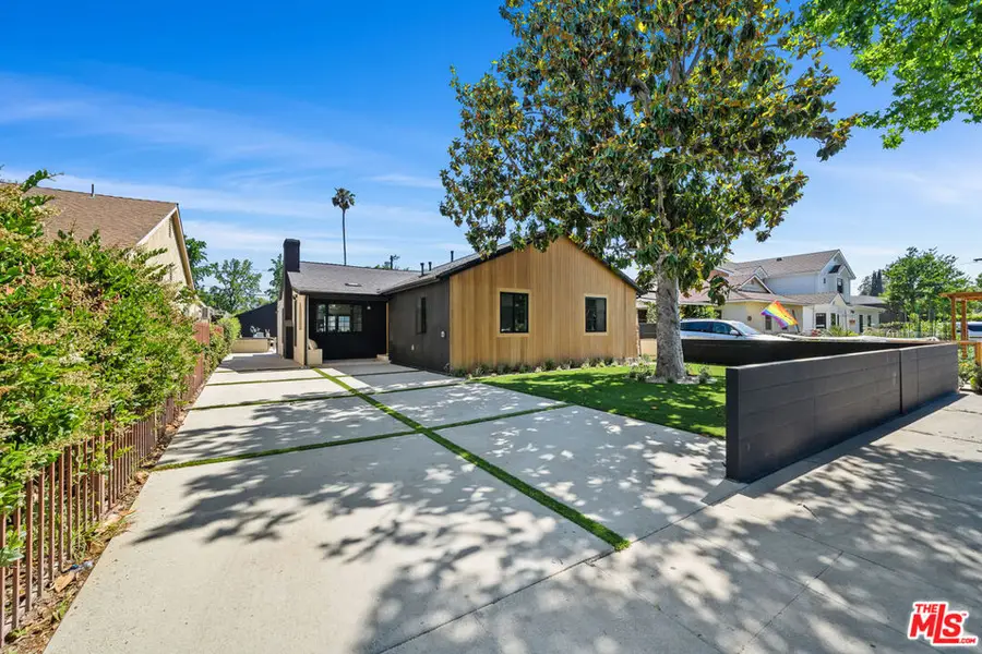 14742 Weddington Street, Sherman Oaks, CA 91423 - Image #3