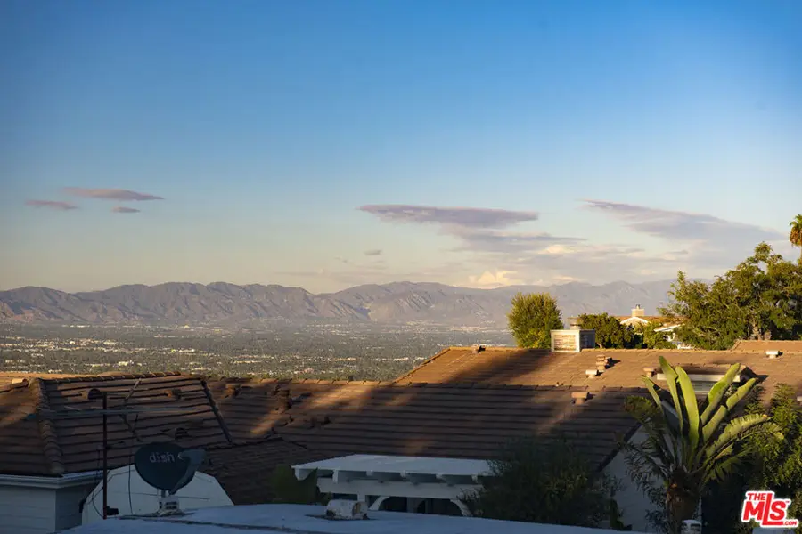 121 Navajo Lane, Topanga, CA 90290 - Image #2