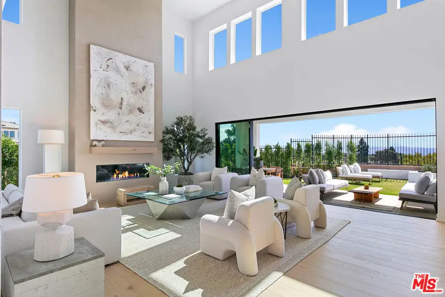 20500 Edgewood Court, Chatsworth, CA 91311 - Image #2