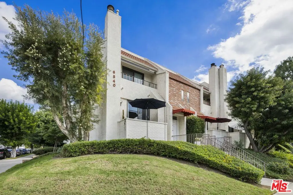 6540 Hayvenhurst Avenue #28, Lake Balboa, CA 91406 - Image #1