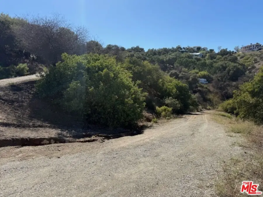 20266 Reigate Road, Topanga, CA 90290 - Image #2