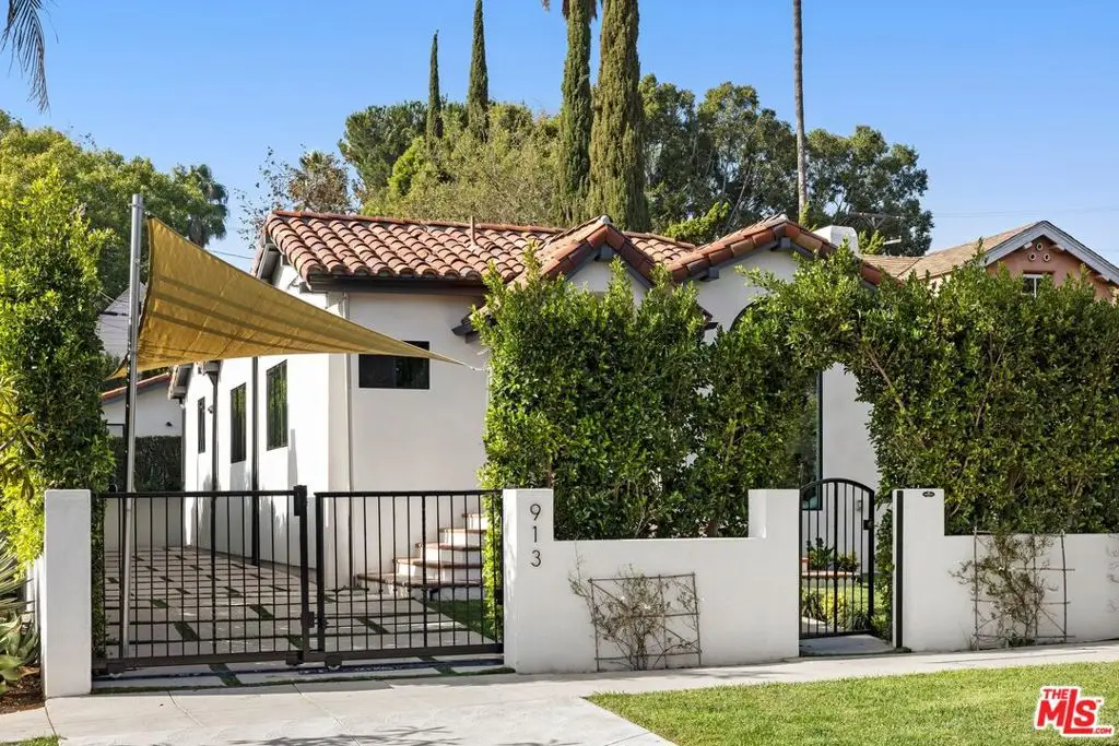 913 S Mullen Avenue, Los Angeles, CA 90019 - Image #1