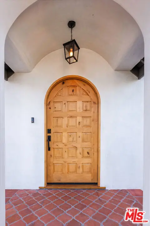 913 S Mullen Avenue, Los Angeles, CA 90019 - Image #3