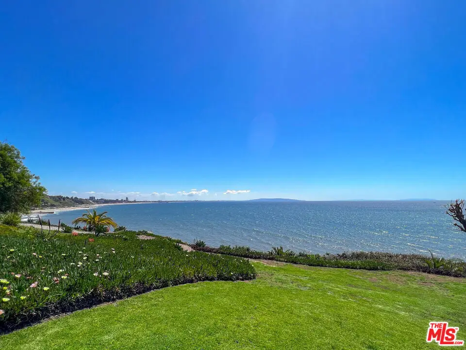 17352 W Sunset Boulevard #202, Pacific Palisades, CA 90272 - Image #1