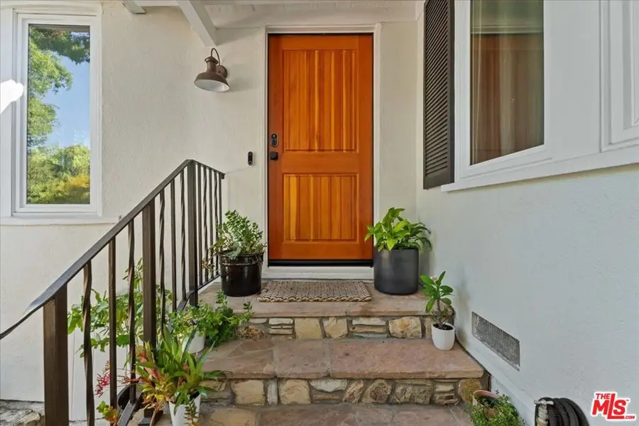 4104 Saugus Avenue, Sherman Oaks, CA 91403 - Image #2