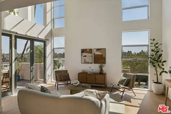 3345 1/2 Rowena Avenue, Los Angeles, CA 90027