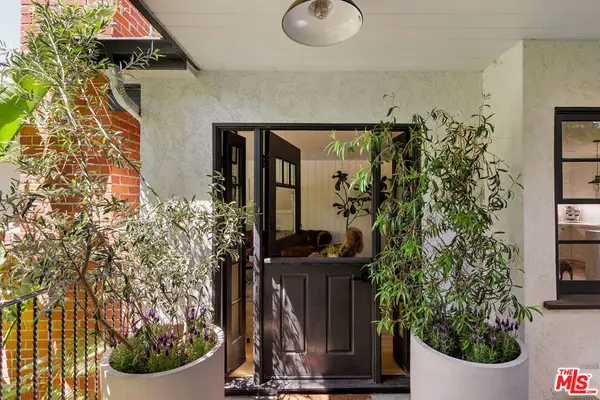 8421 Kirkwood Drive, Los Angeles, CA 90046