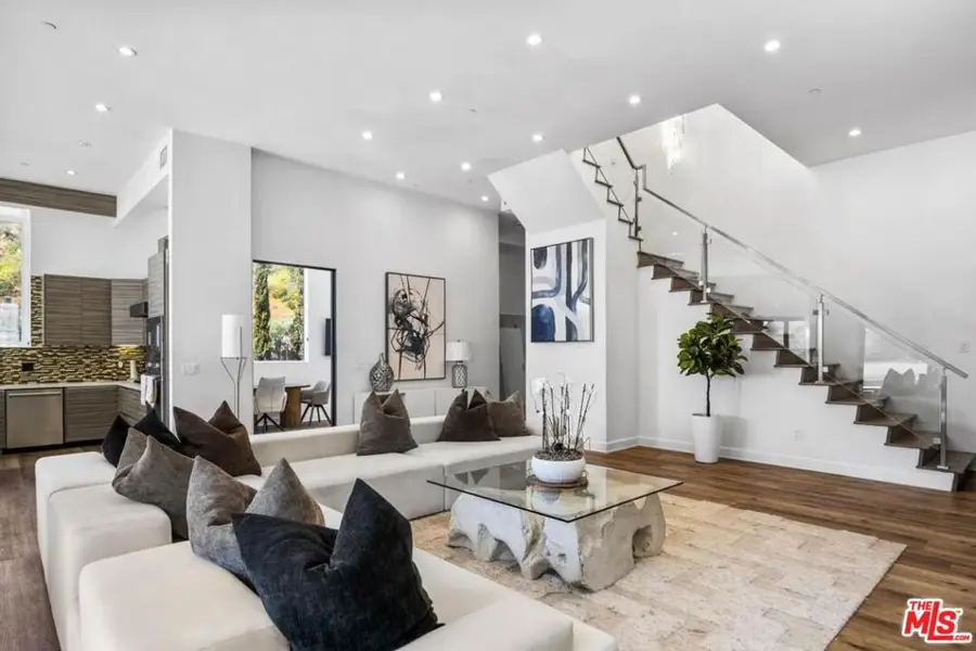 6696 Lakeridge Road, Los Angeles, CA 90068 - Image #2