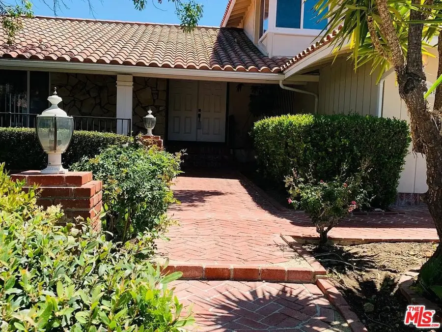 1096 Stoneshead Court, Westlake Village, CA 91361 - Image #3