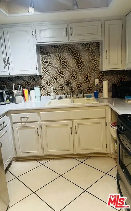 810 W Compton Boulevard #16, Compton, CA 90220 - Image #2