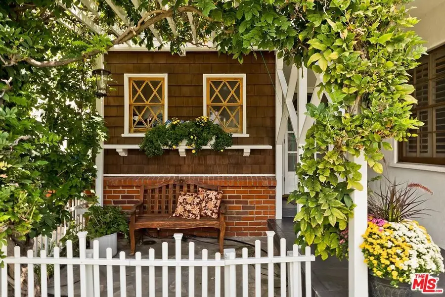 6910 Cantaloupe Avenue, Van Nuys, CA 91405 - Image #3