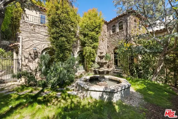 3300 N Knoll Drive, Los Angeles, CA 90068