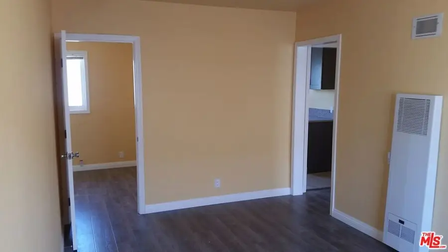 251 W 41st Place, Los Angeles, CA 90037 - Image #3