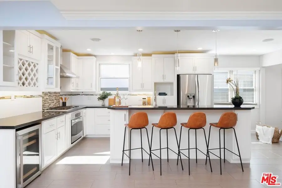 6134 Longridge Avenue, Van Nuys, CA 91401 - Image #3