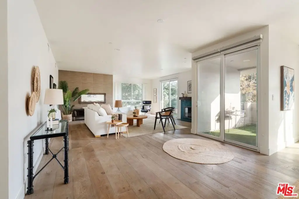 4925 Wilshire Boulevard #103, Los Angeles, CA 90010 - Image #1