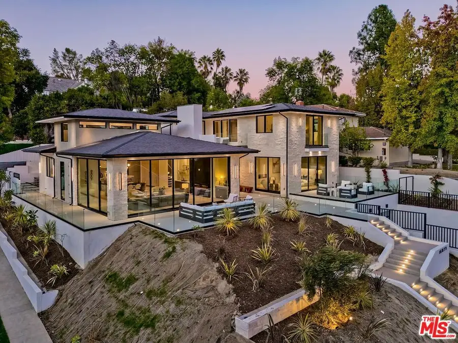 16879 Mooncrest Drive, Encino, CA 91436 - Image #3