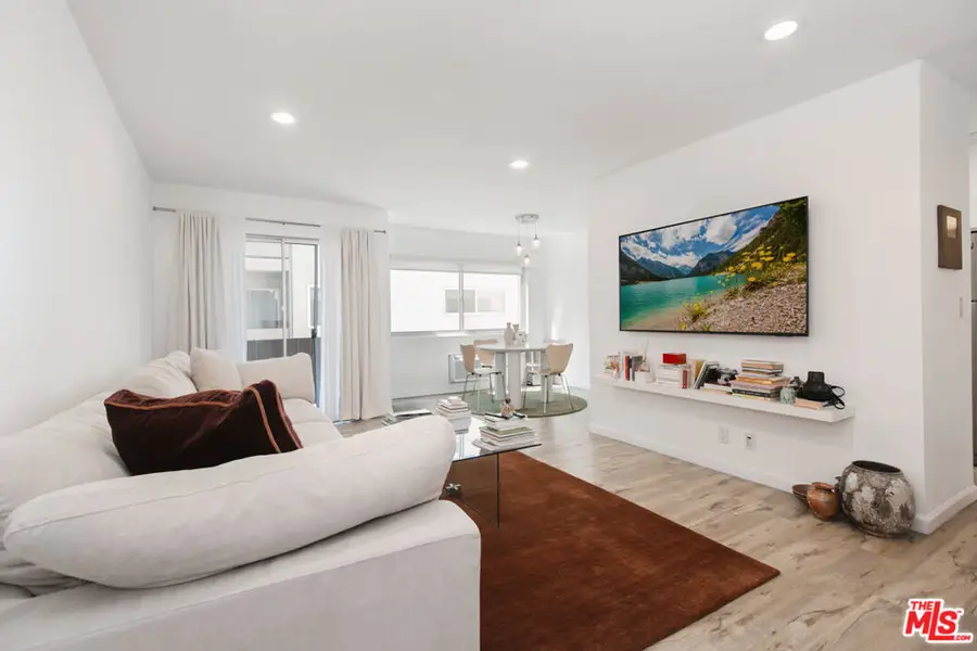 525 N Sycamore Avenue #301, Los Angeles, CA 90036 - Image #2