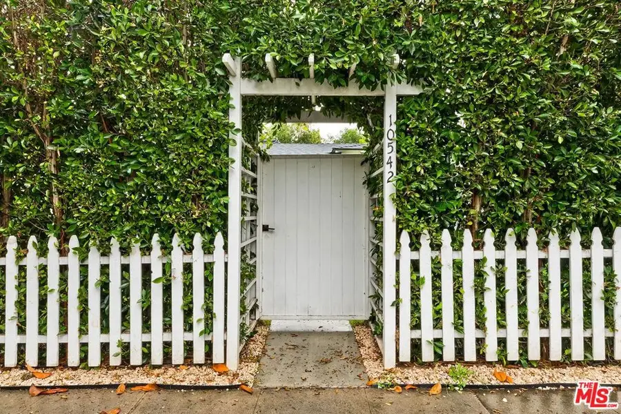10542 Moorpark Street, Toluca Lake, CA 91602 - Image #2