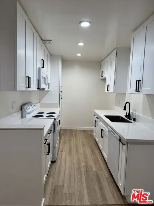 5400 Newcastle Avenue #68, Encino, CA 91316