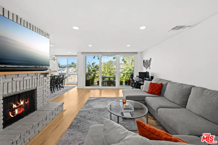 11918 Kiowa Avenue #302, Los Angeles, CA 90049 - Image #2