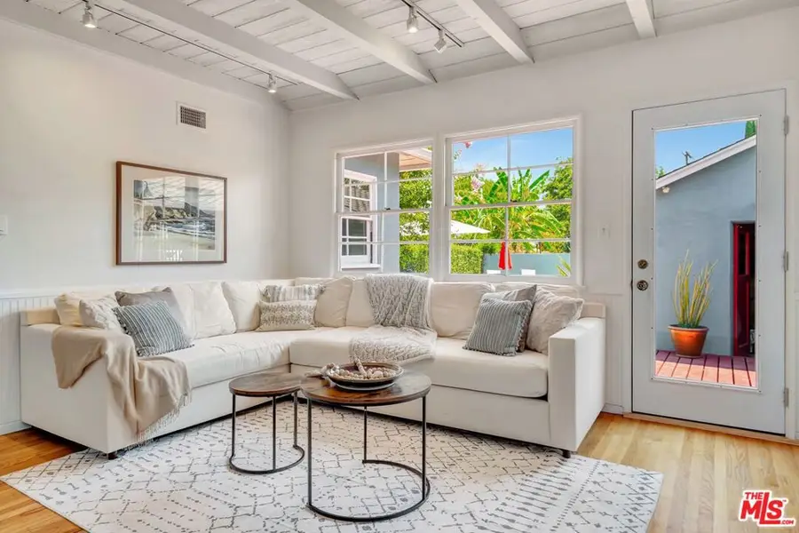 5102 Vesper Avenue, Sherman Oaks, CA 91403 - Image #2