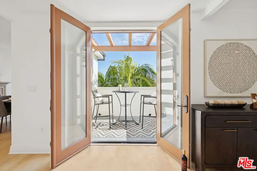 261 S Reeves Drive #PH3, Beverly Hills, CA 90212 - Image #3