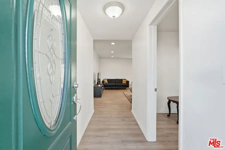 10401 Amigo Avenue, Porter Ranch, CA 91326 - Image #3