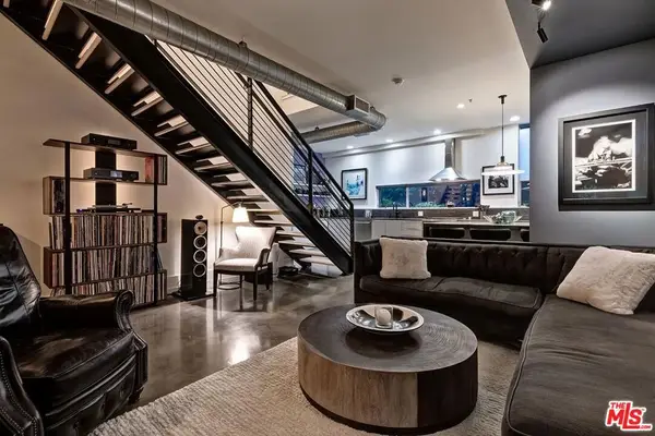 1137 Hacienda Place #104, West Hollywood, CA 90069