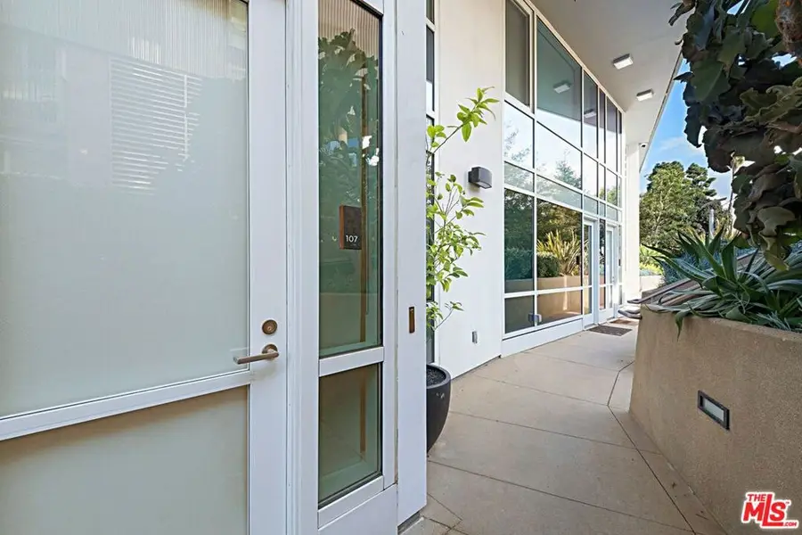 1705 Ocean Ave #107, Santa Monica, CA 90401 - Image #2