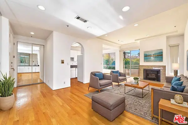 5050 Maplewood Avenue #206, Los Angeles, CA 90004