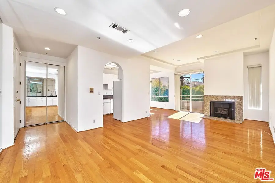 5050 Maplewood Avenue #206, Los Angeles, CA 90004 - Image #2