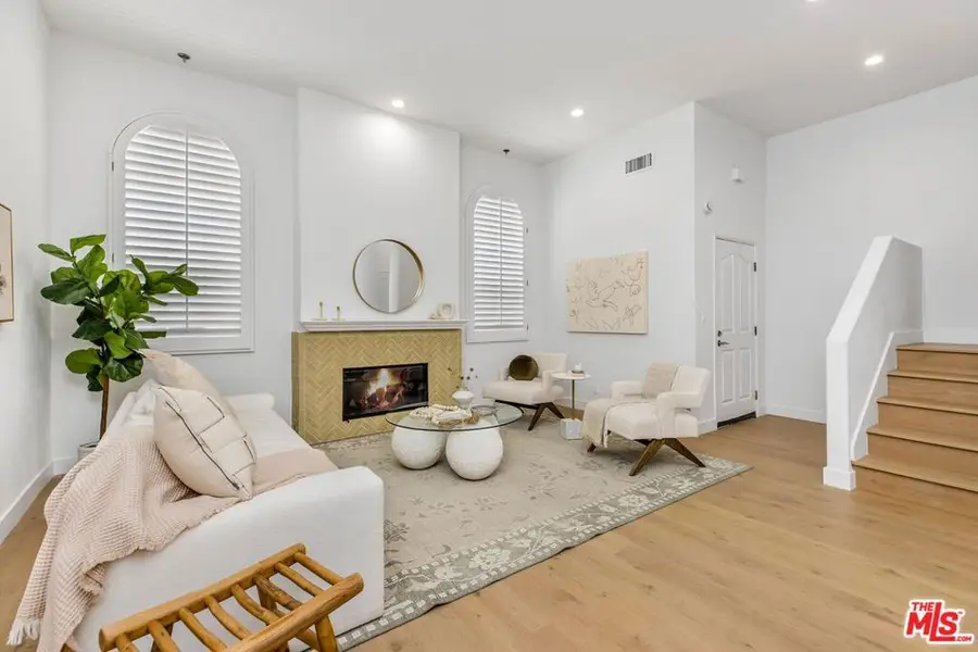 14234 Dickens Street #2, Sherman Oaks, CA 91423 - Image #2