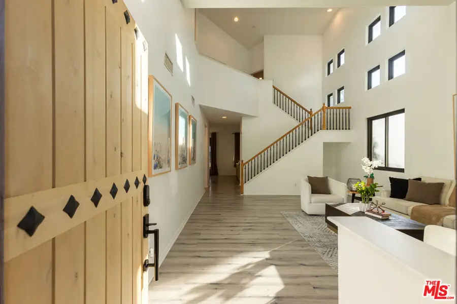 18404 Arminta Street, Reseda, CA 91335 - Image #3